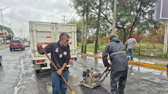 Cuadrillas de servicios públicos supervisa vialidades tras lluvias