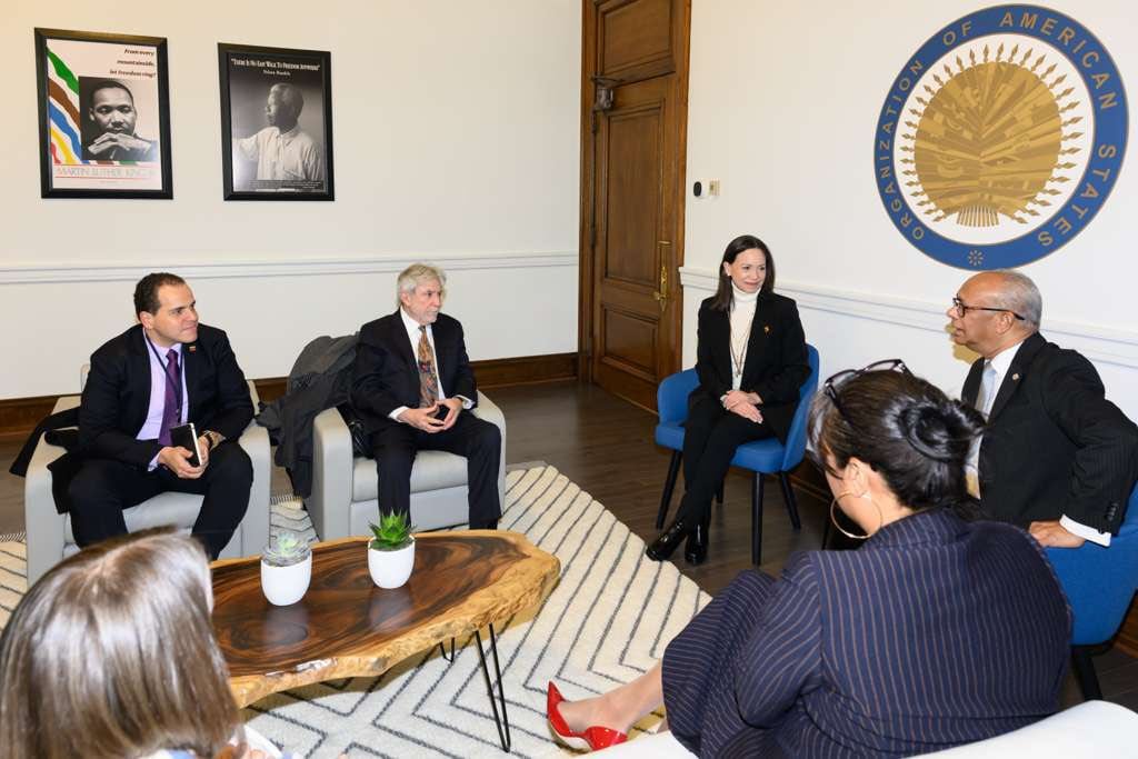 María Corina Machado denuncia ante la OEA que la represión continúa en Venezuela