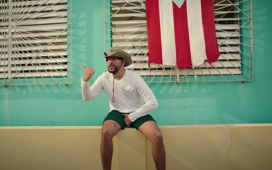 Bad Bunny en video de "El apagón"