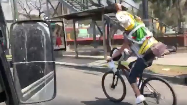 La prisa y la distracción lo llevó a un grave accidente que provocó la destrucción total del santo.