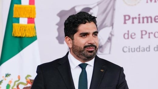 Roberto Lazzeri defiende reforma de nacionalidad única