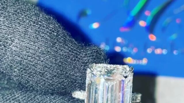 Anillo de compromiso de Belinda