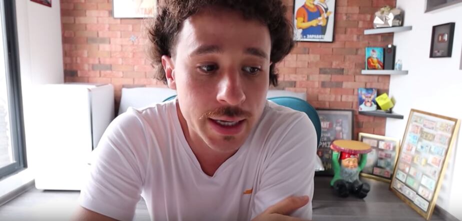 Luisito Comunica habla de temas personales con sus seguidores.