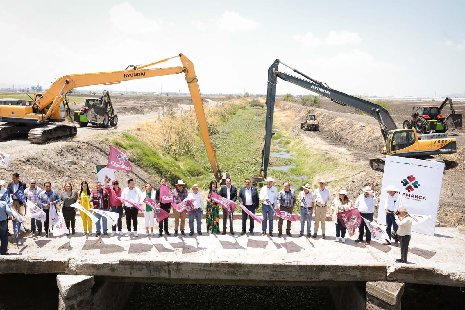 Diego Sinhue Rodríguez entrega obras de modernización del Canal de Coria