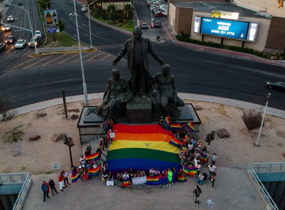 Festejan por aprobación del matrimonio igualitario