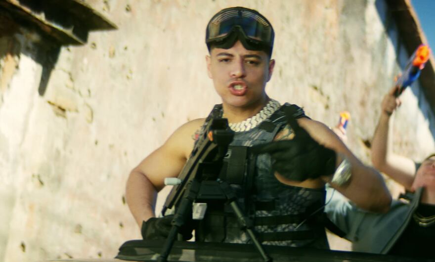 Eduin Caz en video de 'Así es la vida'