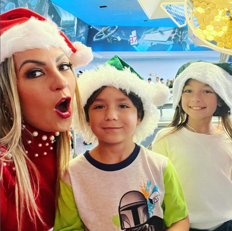 Mariana Ochoa y sus hijos