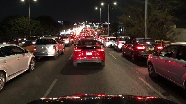 ¿Qué pasa en Circuito Interior? Tráfico detenido en carriles dirección Oceanía.