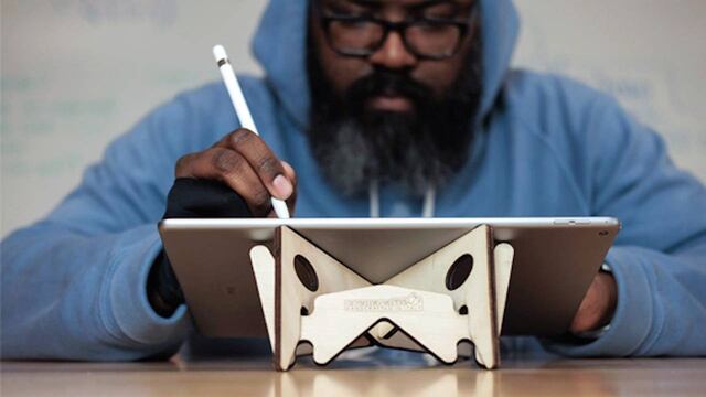 Robert Generette III, alias ‘Rob Zilla’, ilustrando en un iPad Pro.