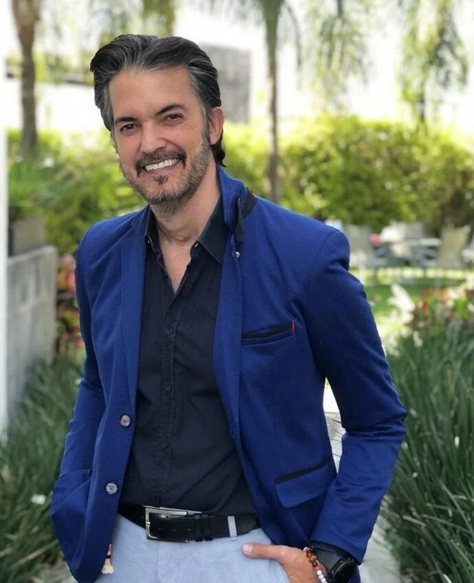 Fernando del Solar, conductor.