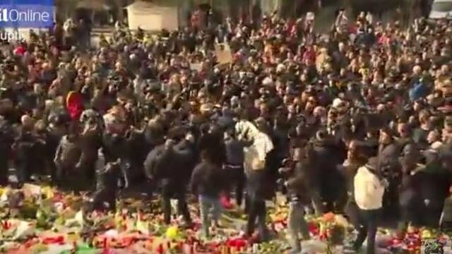 Hooligans irrumpien en manifestación de apoyo a las víctimas de los atentados en Bruselas.