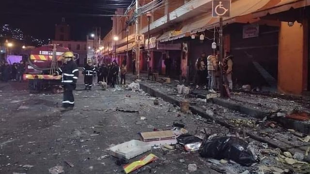 VIDEO: Explota pirotecnia en mercado de Hidalgo; alguien tiró un cigarro en puestos
