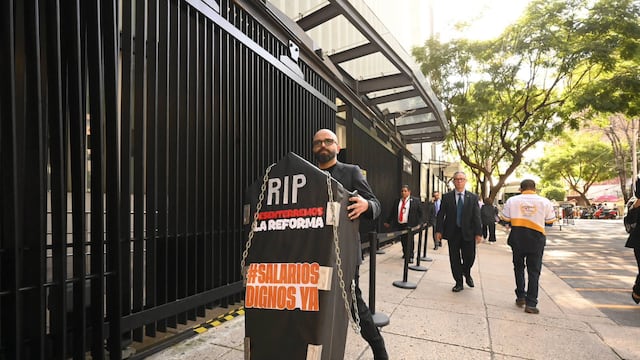 Pablo Vázquez Ahued exige liberar reforma salarial.