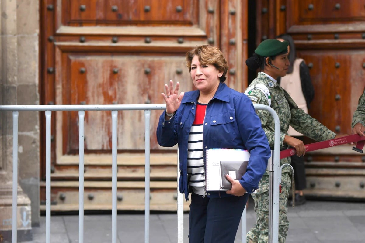 Delfina Gómez de visita en Palacio Nacional para reunión con AMLO