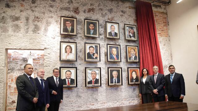 Ricardo Monreal en acto oficial para la inauguración de su foto con otros presidentes de la Jucopo
