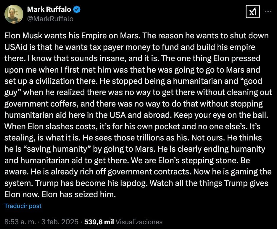 Mark Ruffalo tiene una teoría loca sobre Elon Musk.