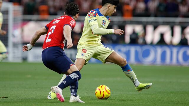 Mozo contra Kevin Álvarez