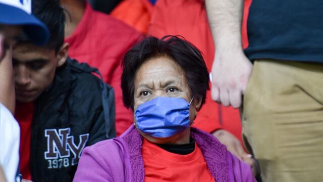 Mujer con cubrebocas