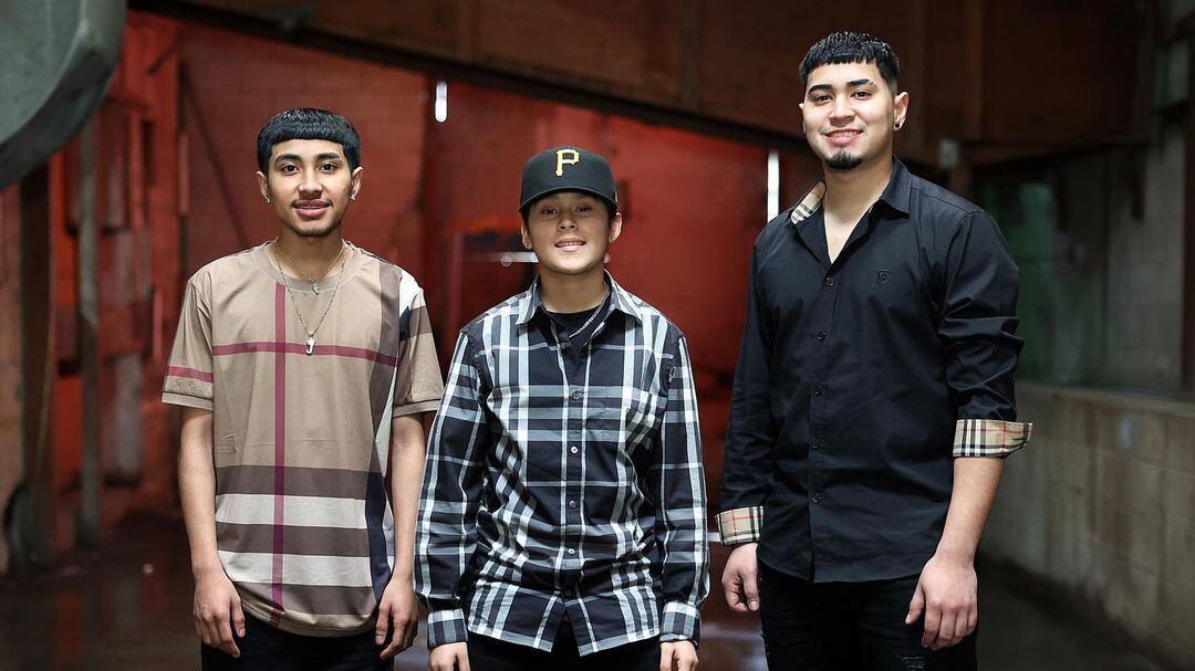 Yahritza y Su Esencia anuncia nueva música con polémico dibujo de México y Estados Unidos