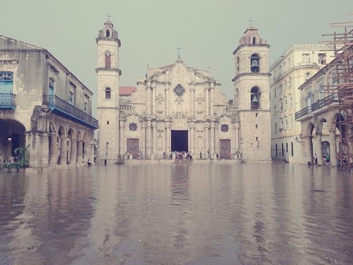 Plaza de la Revolución de La Habana se inunda con las fuertes lluvias