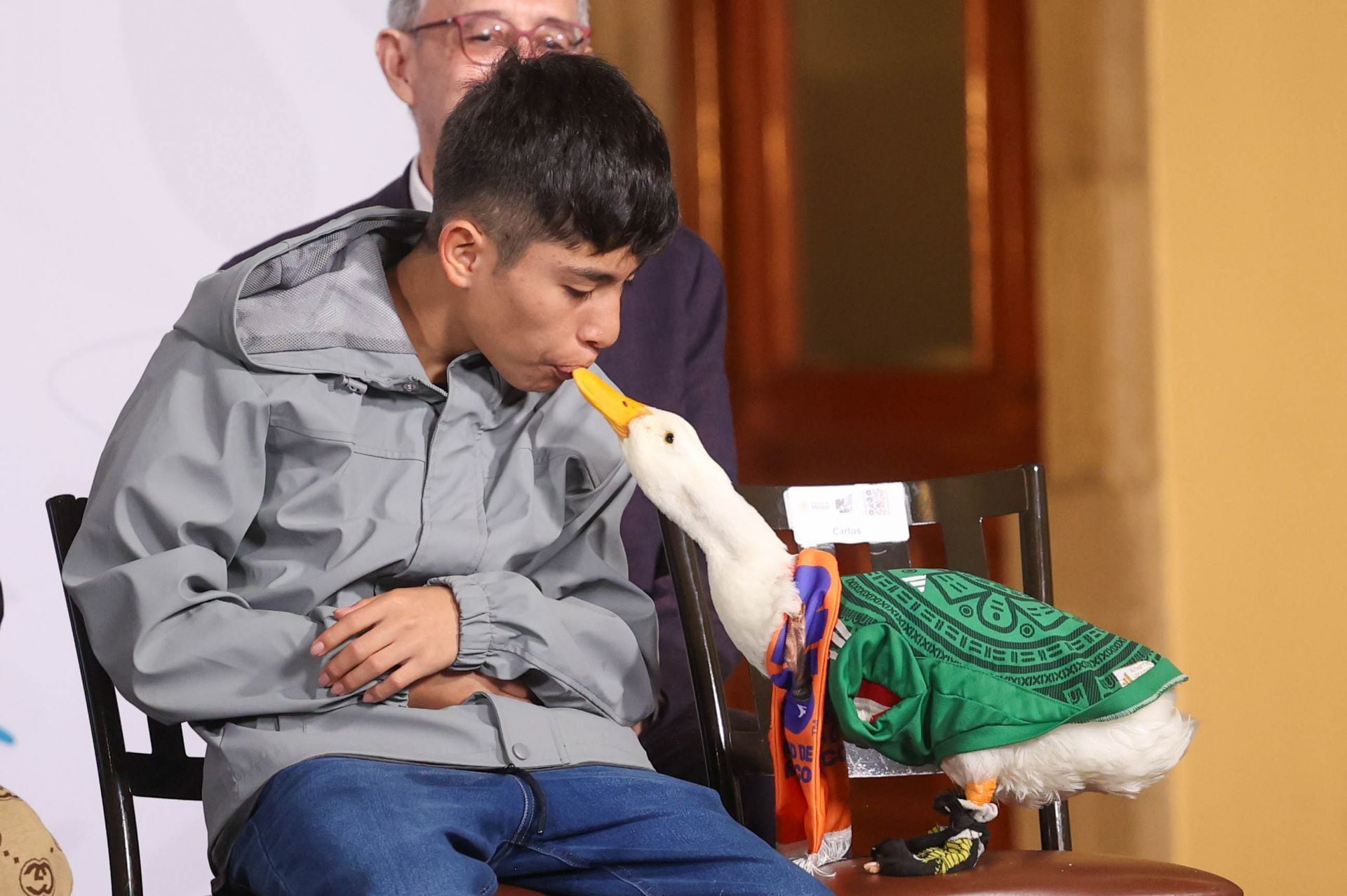 El Pato Merlín y su familia estuvieron en la Conferencia de Claudia Sheinbaum