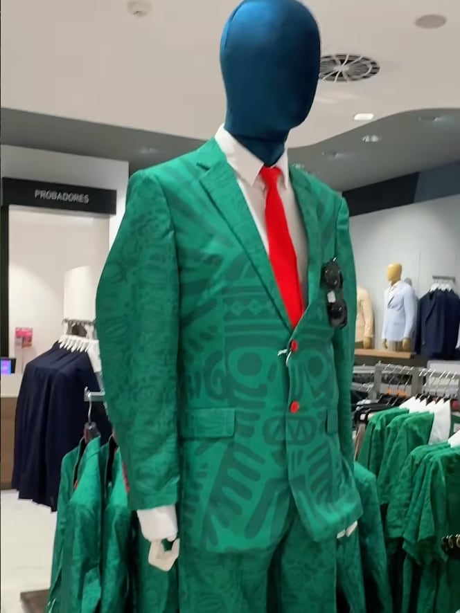 Liverpool vende curioso traje para el Mundial 2026