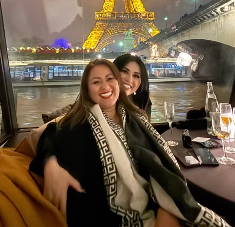 Gomita agradece el hate que recibió y que terminó pagando el viaje a París con su mamá