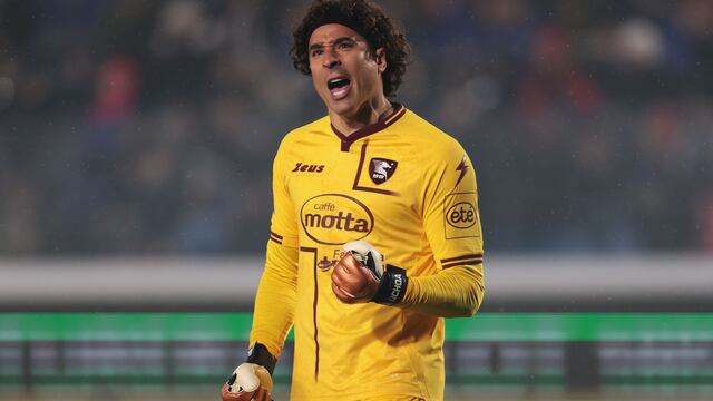 Guillermo Ochoa en el Salernitana