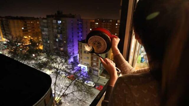 Cacerolada en España.