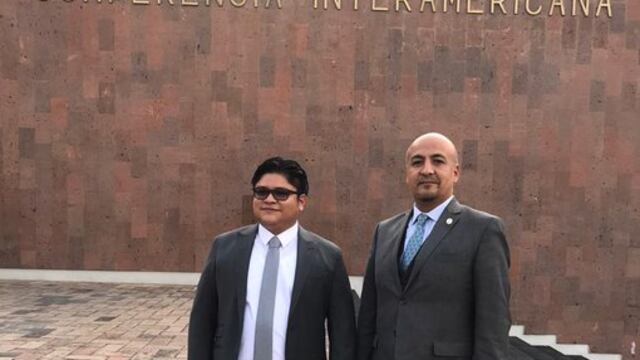 Gibrán Ramírez junto al subsecretario de SRE, Maximiliano Reyes.