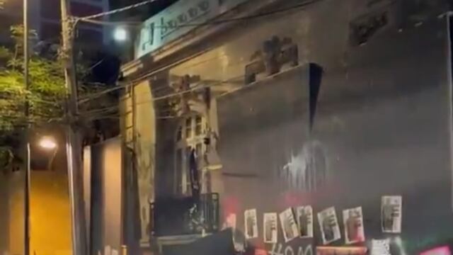 Derriban vallas de la casa de Andrés Roemer