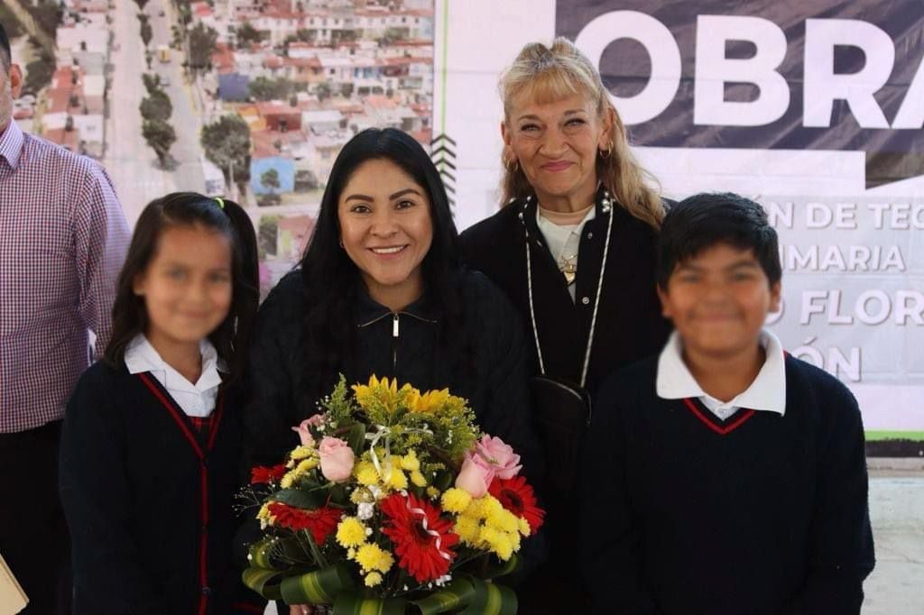 Karla Fiesco entrega arcotechos en Cuautitlán Izcalli