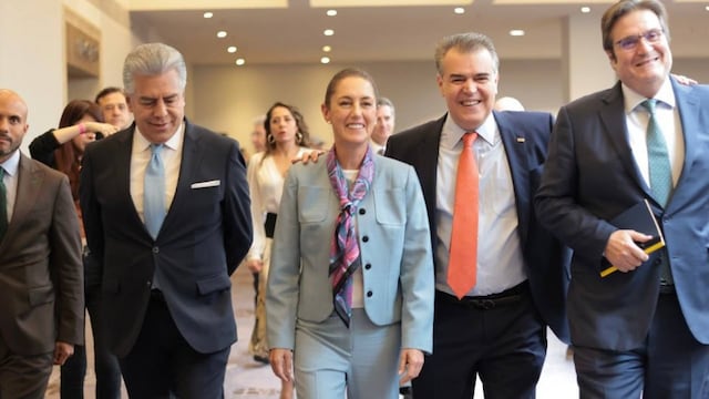 La Política Online destacó la foto de Claudia con empresarios, entre ellos Agustín Coppel