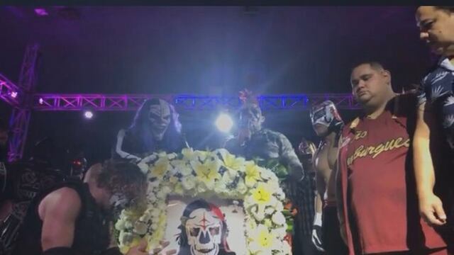 Luchadores de la AAA le rindieron homenaje a La Parka