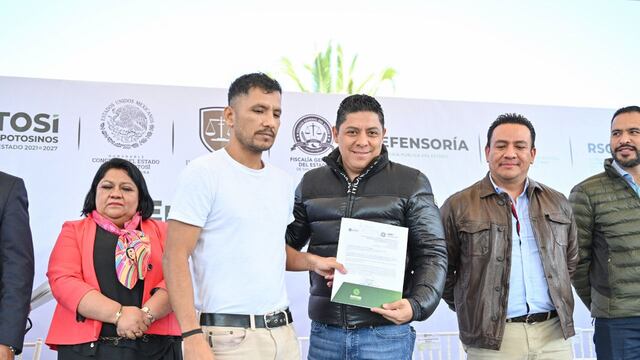 Ricardo Gallardo entregó cartas de liberación anticipadas