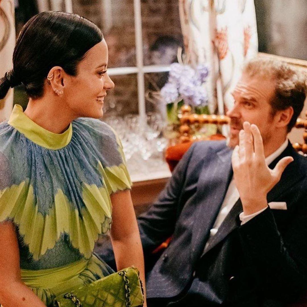 Lily Allen y David Harbour.