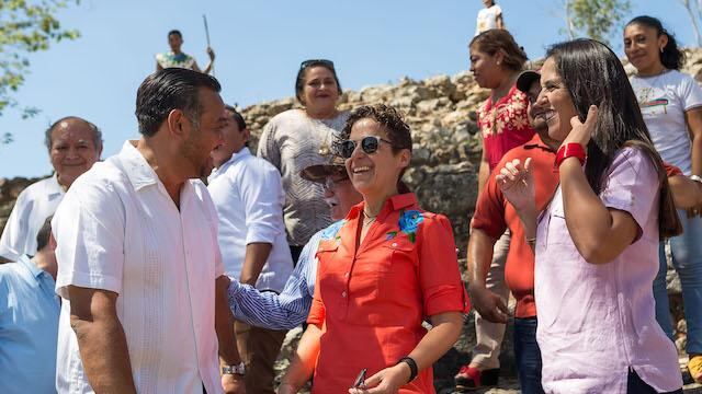 Michelle Fridman (centro), secretaria de Fomento Turístico de Yucatán.