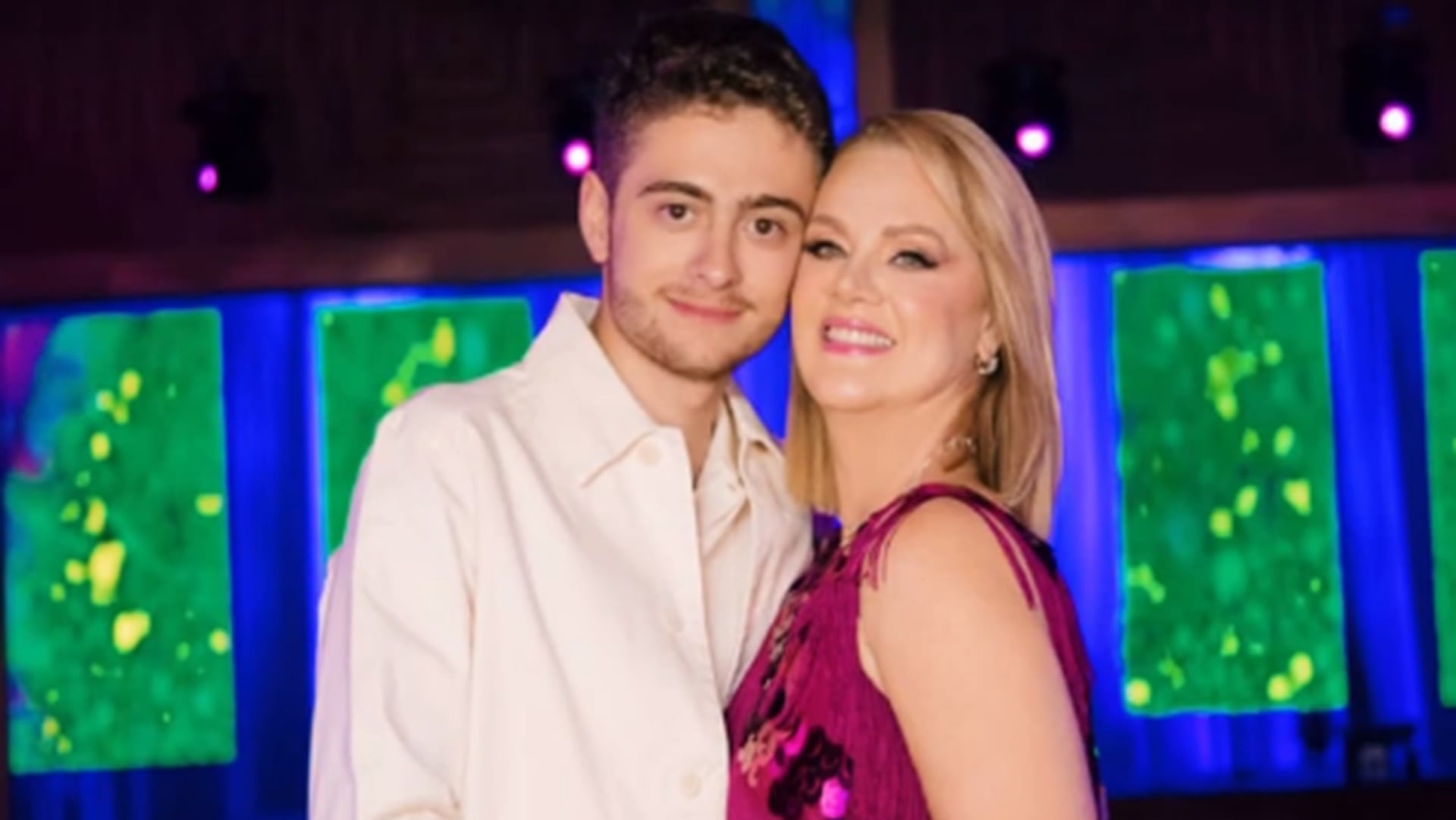 Erika Buenfil y su hijo Nicolás