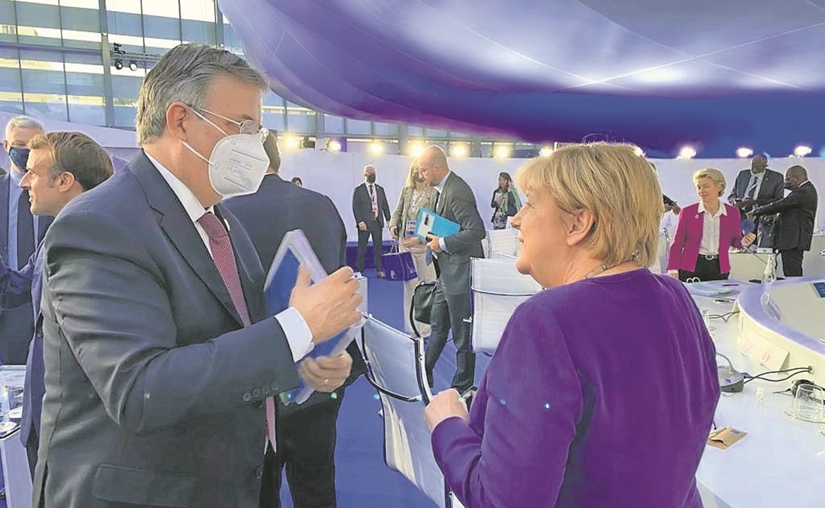 Ebrard con Merkel