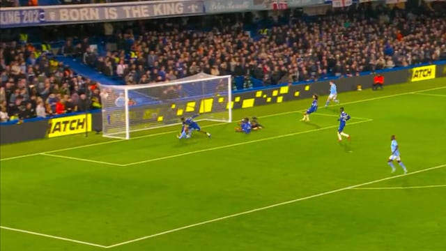 Haaland mete gol con su trasero