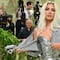 Kim Kardashian no podía respirar en la Met Gala 2024 por aferrarse al vestido más ajustado