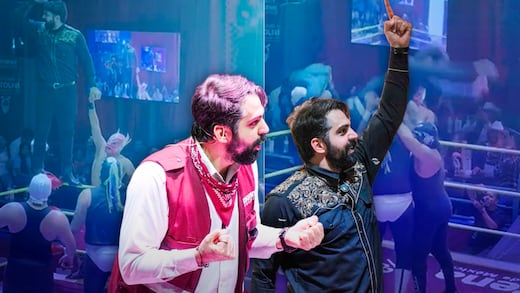 Antonio Attolini convierte su informe legislativo en show de lucha libre en Coahuila y desata críticas