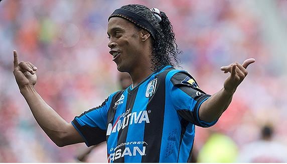 Ronaldinho, estrella de los Gallos Blancos