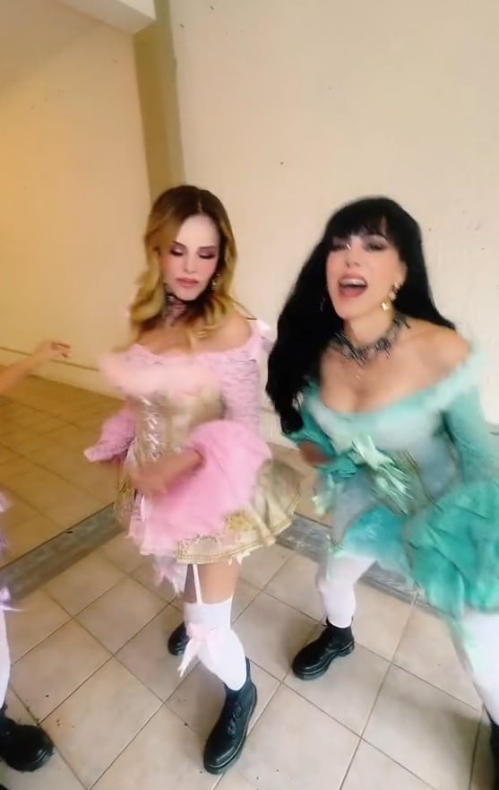 Lucía Méndez con Maribel Guardia bailando Lady Marmalade.