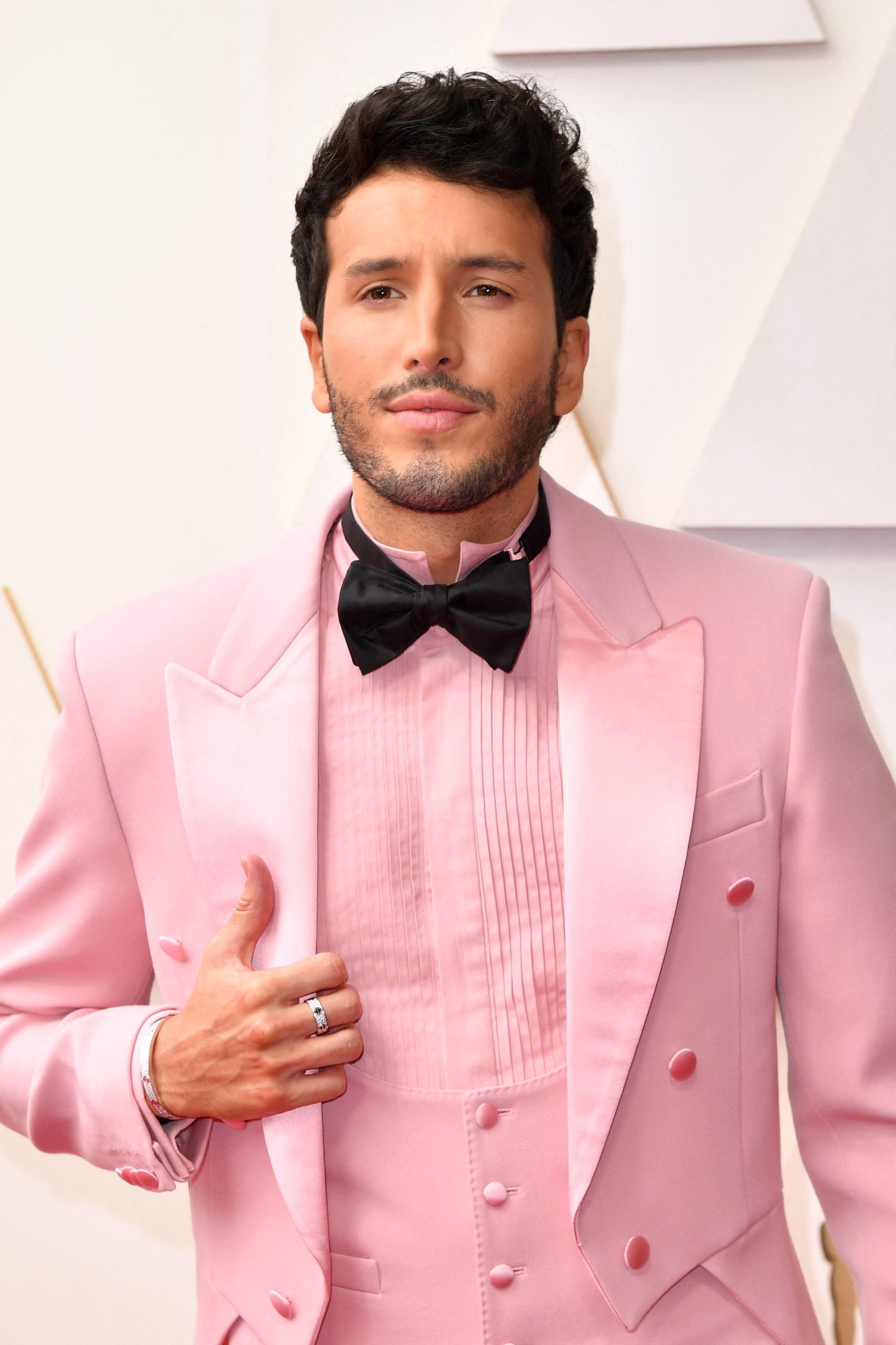 Sebastián Yatra en la Alfombra Roja de los Oscar 2022