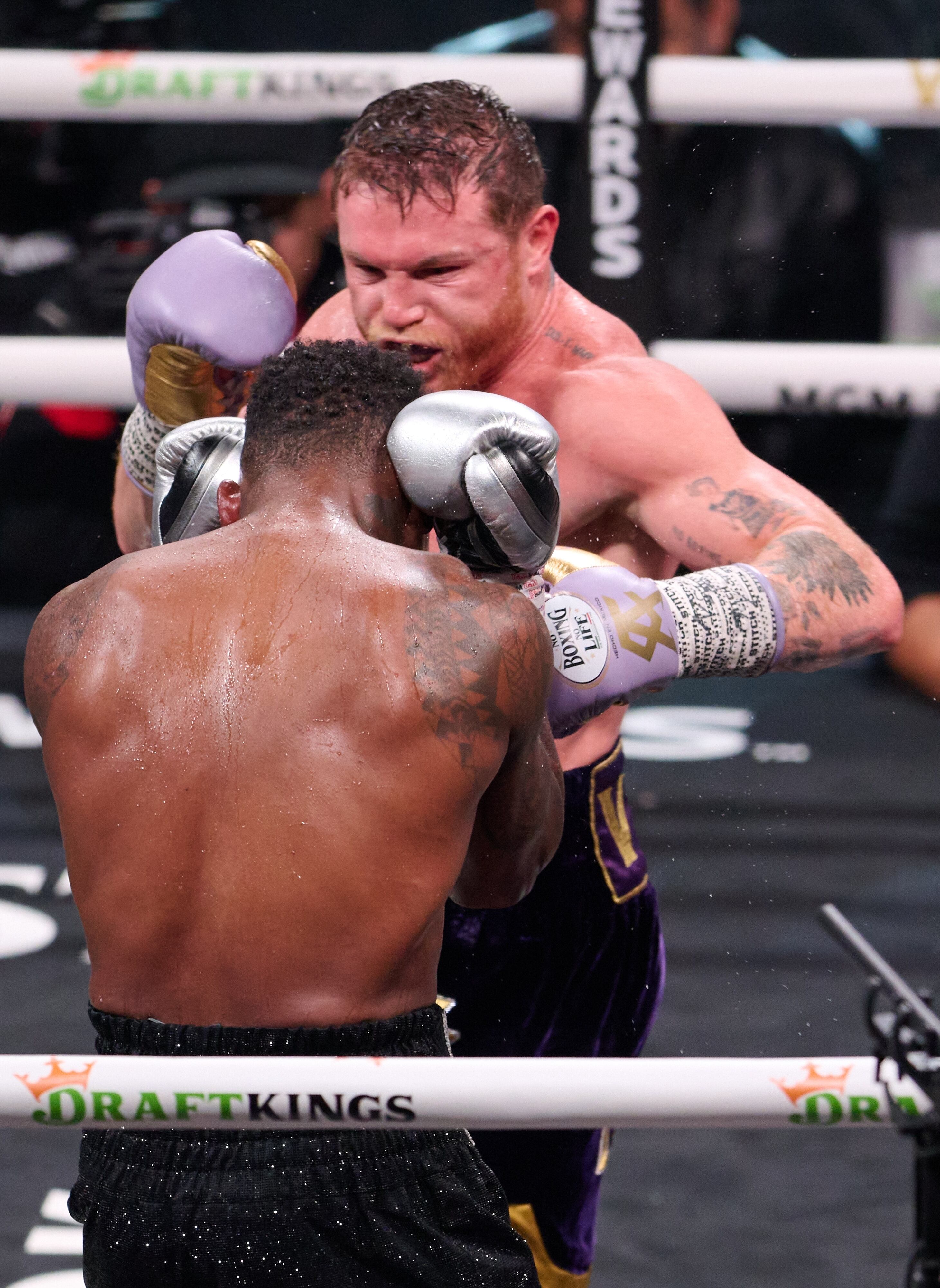 Saúl Álvarez contra Jermell Charlo