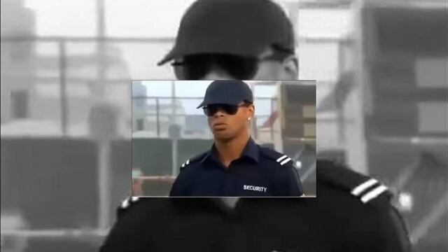 Ronalidinho Gaucho, aprovechó su estadía en Dubai para sacarle una sonrisa a unos chicos que jugaban al futbol-tenis.