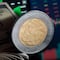 Peso mexicano se fortalece frente al dólar y arranca la jornada en 18.28 pesos