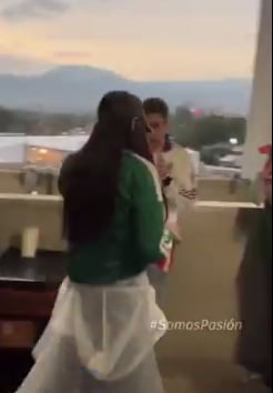 Mexicana agrede a aficionados ecuatorianos