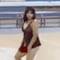 VIDEO: Maestra baila reguetón en sexy ropa ligera para festejar a los padres
